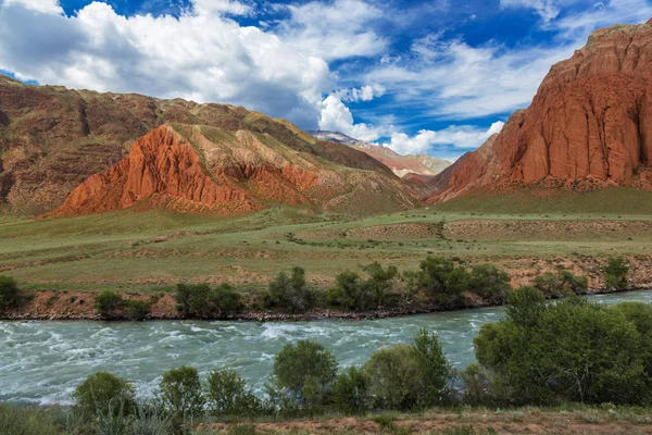 Berglandschap. Kirgizië — Stockfoto