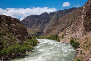 Dağ nehir manzarası. Kekemeren Nehri