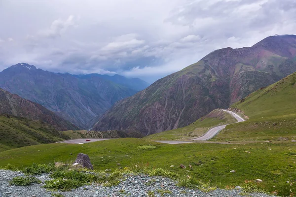 山的风景。吉尔吉斯斯坦 — 图库照片