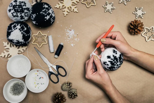 Making Christmas decorations. Handmade. Knitting Christmas-tree decorations.