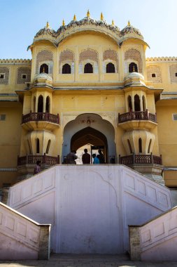 Jaipur, Hindistan - 10 Ocak 2018: Rüzgarlar Sarayı avlusu. Hawa Mahal