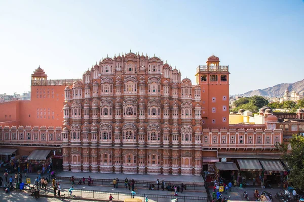 Jaipur, Hindistan - 10 Ocak 2018: Palace Hawa Mahal. Kırmızı ve pembe kumtaşı inşa. — Stok fotoğraf