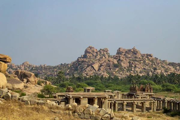 Gyönyörű kilátás nyílik a csodálatos Hampi romjaira. Emlékművek Csoportja, Hampi, Karnataka, India — Stock Fotó