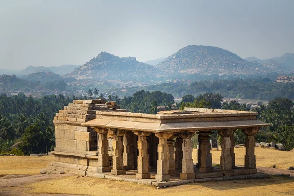 Hermosa vista de las increíbles ruinas de Hampi. Grupo de Monumentos en Hampi, Karnataka, India — Foto de Stock