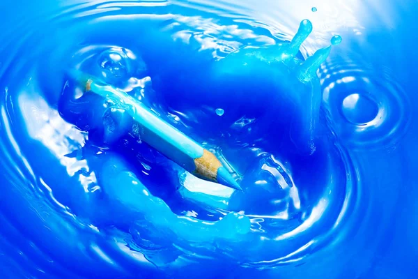 Rozpryskiwania farbują ołówek — Zdjęcie stockowe
