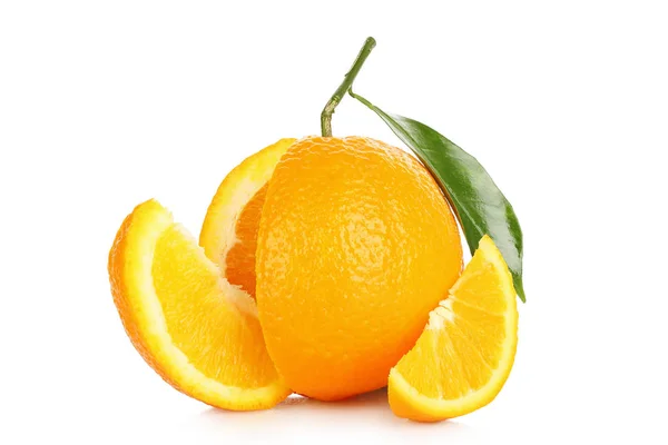 Orangenfrucht isoliert — Stockfoto