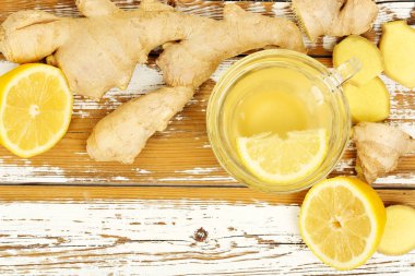 ahşap üzerine zencefil çayı