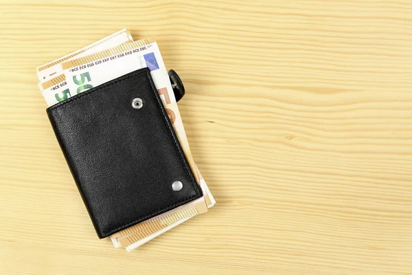 Plånbok på skrivbord — Stockfoto