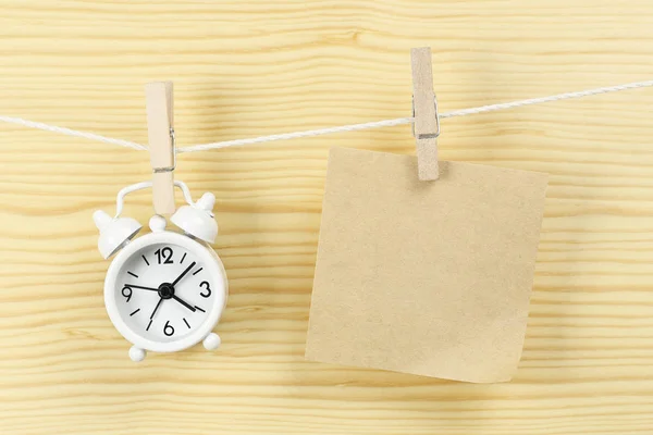Clock and note — Stock Photo, Image