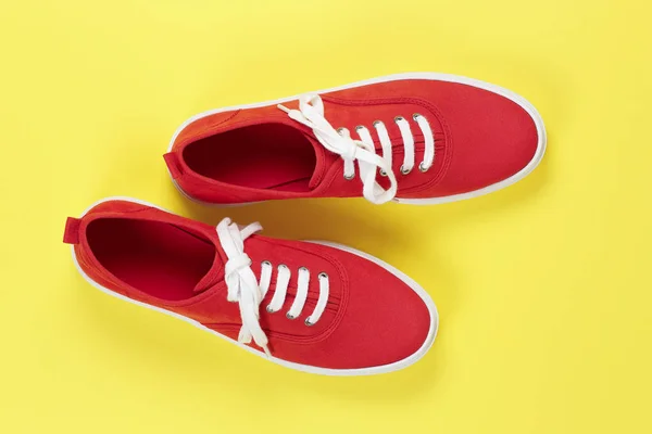 Κόκκινο σουέτ παπούτσια — Φωτογραφία Αρχείου