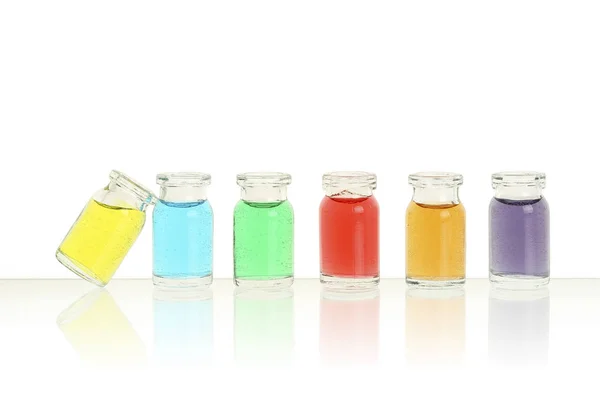 Zes kleurrijke flessen — Stockfoto