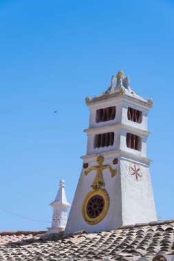 Portekiz kiremitli çatıya tipik baca