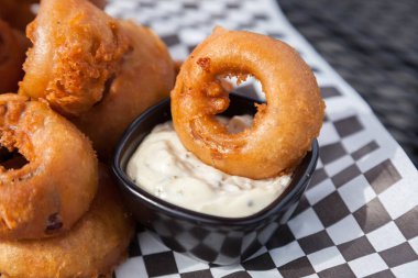 Bira meyilli soğan halkası