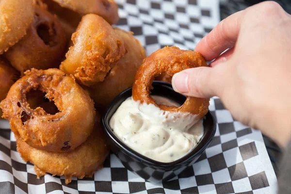 Bir soğan halkası daldırma