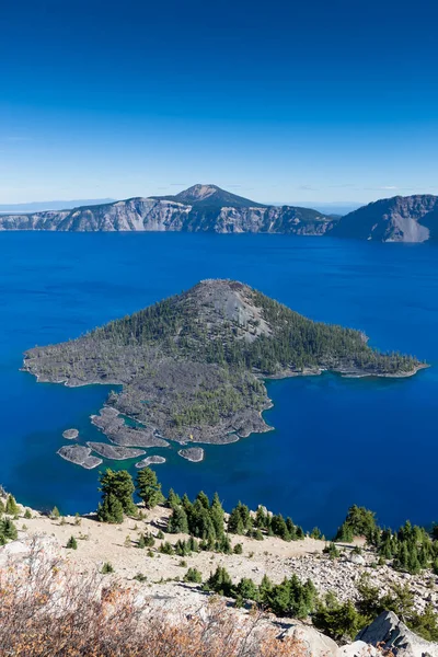 O lago mais profundo e azul dos Estados Unidos — Fotografia de Stock