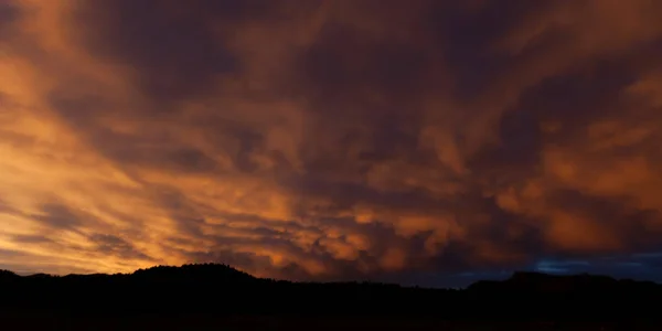 Stürmischer Sonnenuntergang — Stockfoto