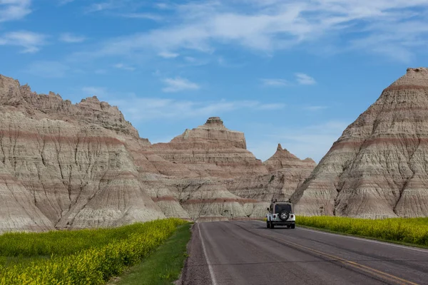 Jeep Driving em Badlands National Park — Fotografia de Stock