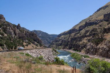 Rüzgar Nehri Kanyonu Demiryolu, Nehir ve Yol