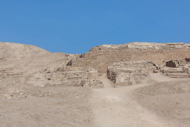 Lima, Pachacamac 'taki çamur tuğlası inşaatı, Lima' nın güneydoğusundaki çölde yağmur olmadığı için korunmuş..