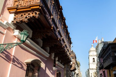 Lima, Peru 'nun aşağısında çok güzel ahşap balkonlar ve ince detaylar var.