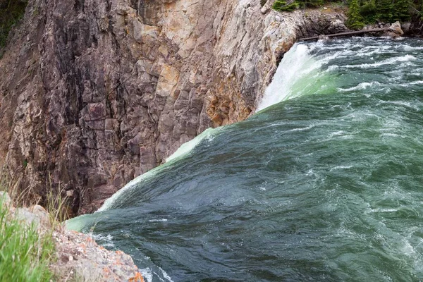 Parte Superior Lower Falls Río Yellowstone Mientras Agua Verde Cae — Foto de Stock