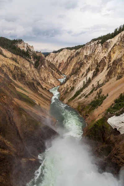Mirando Por Río Yellowstone Desde Cima Lower Falls Mientras Sube — Foto de Stock