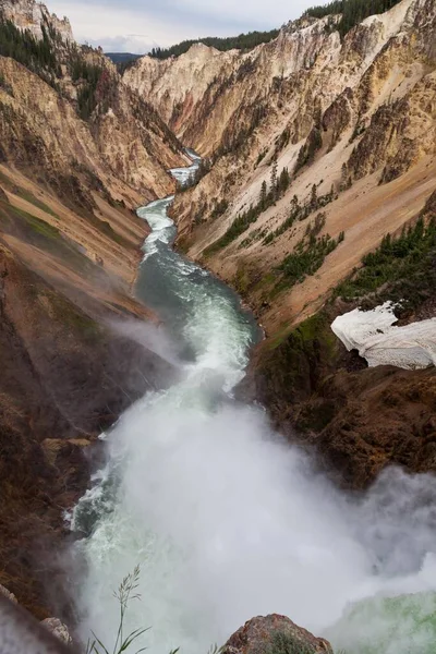 Mirando Por Río Yellowstone Desde Cima Lower Falls Mientras Sube — Foto de Stock