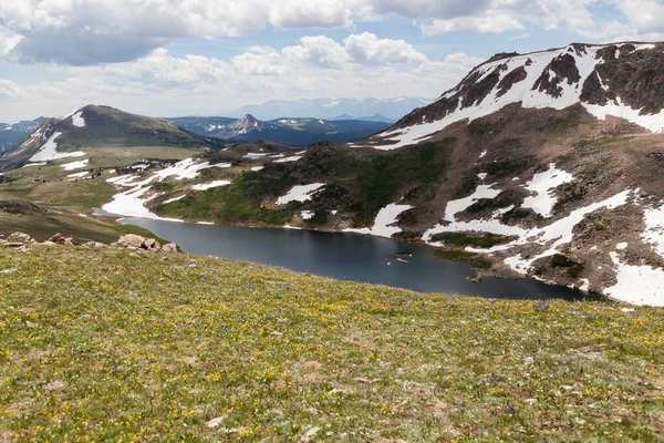 Gardner Lake Tief Einem Tal Zwischen Einem Steilen Berg Mit — Stockfoto