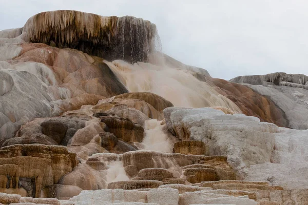 Travertine Terraces Mammoth Hot Springs Bright Colors Bacteria Areas Water — Stock Photo, Image