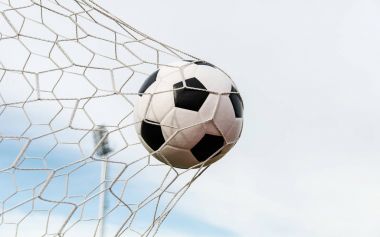 futbol futbol gol gökyüzü alanı ile net.
