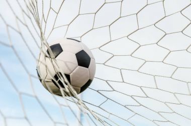futbol futbol gol gökyüzü alanı ile net.