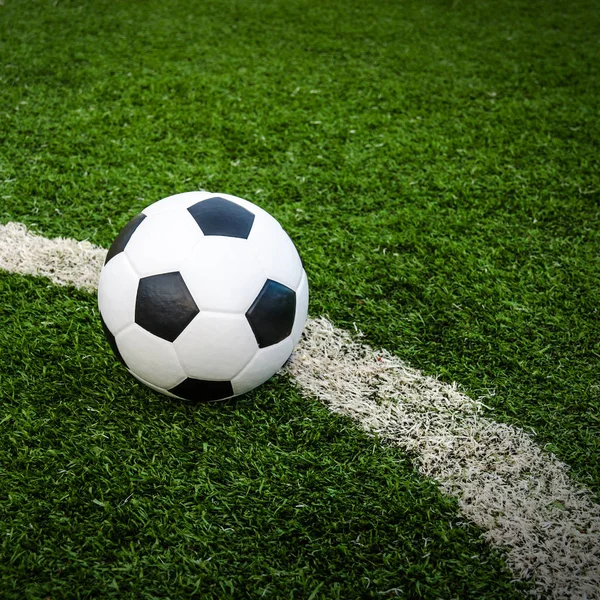 Soccer Football on the green grass of Soccer field. — Stock Photo, Image