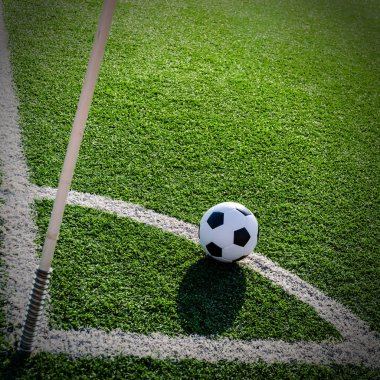 Futbol futbol için köşe köşe satırda tekme.
