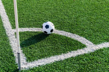Futbol futbol için köşe köşe satırda tekme.