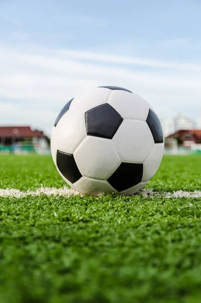 Soccer Football on the green grass of Soccer field. — Stock Photo, Image