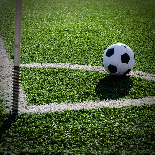 Football Football sur la ligne Corner pour coup de pied Corner . — Photo