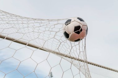 futbol futbol gol gökyüzü alanı ile net.