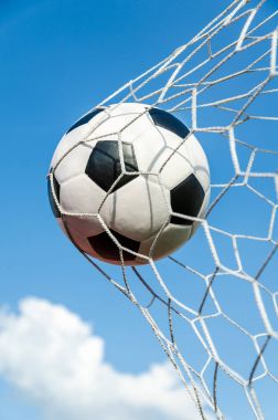 futbol futbol gol gökyüzü alanı ile net.