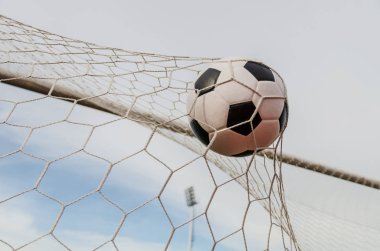 futbol futbol gol gökyüzü alanı ile net.