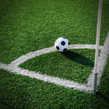 Futbol futbol için köşe köşe satırda tekme.
