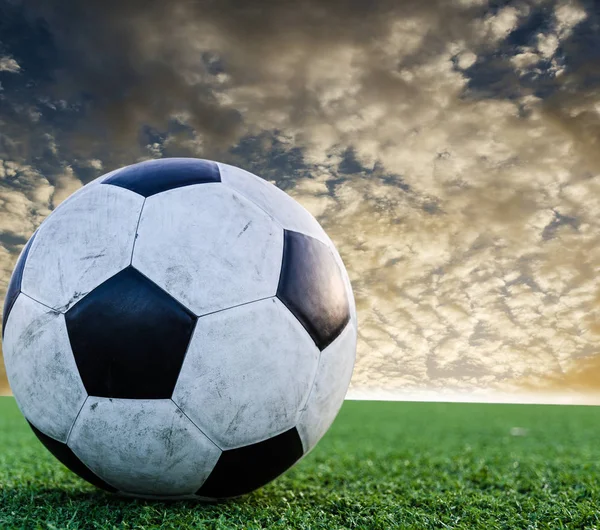 Soccer Football on the green grass of Soccer field. — Stock Photo, Image