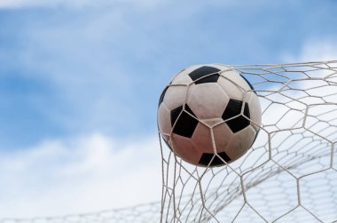 futbol futbol gol gökyüzü alanı ile net.