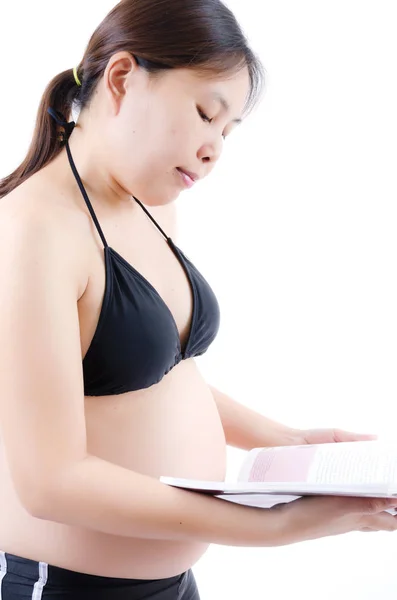 Прекрасна молода вагітна леді ізольована на білому тлі . — стокове фото