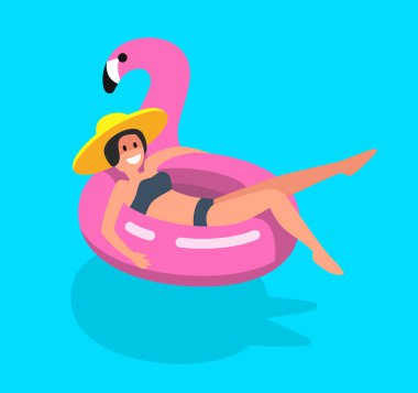 Bir su şişme bir flamingo üzerinde oturan mutlu kız.