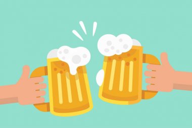 İki tutan ve prangalara iki bira bardağı eller.