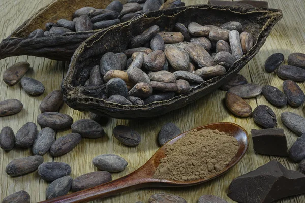 Open cocoa fruit lies on wooden table — Stock Photo, Image