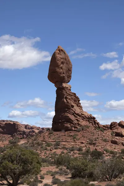 Roca de arenisca roja en el Parque Nacional Arches, Utah, EE.UU. — Foto de Stock