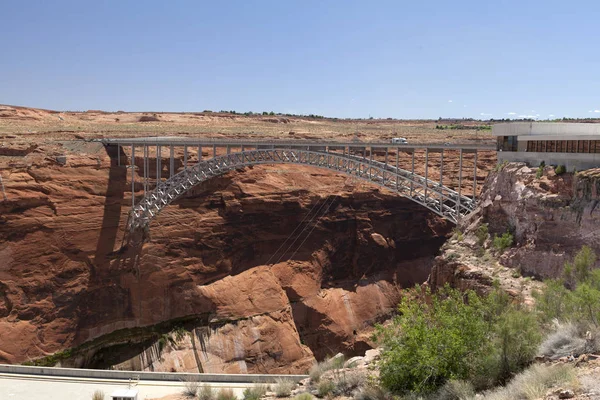 Bridge near the dam on Lake Powell in the Glen Canyon — Stock Photo, Image