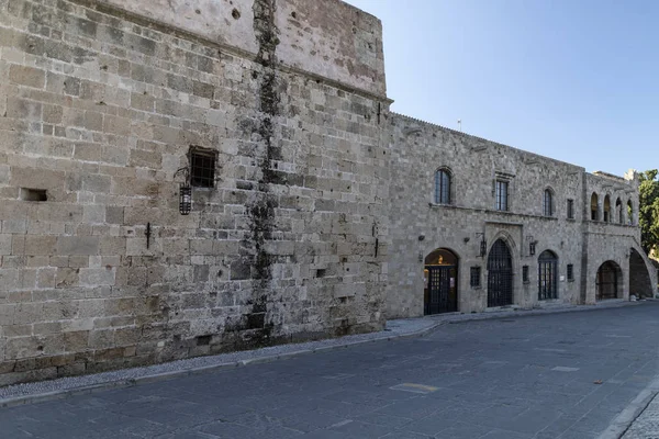 Muur en bouw van een fort op het eiland Rhodos — Stockfoto