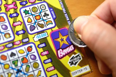 Adam Piyango Bilet bonus bölüm tırmalamak kapatın.